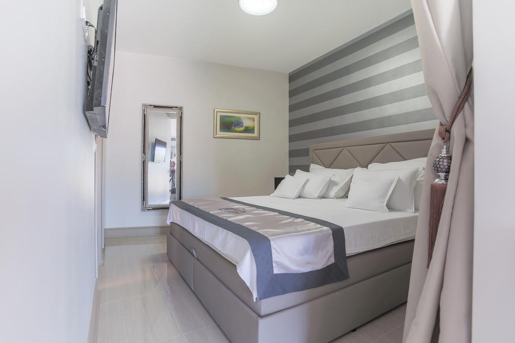 Villa Mendes Zastražišće Buitenkant foto